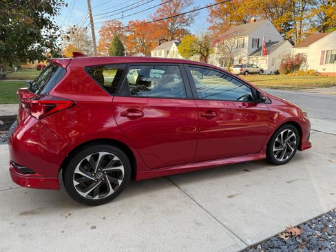 Used 2018 Toyota Corolla iM image 9