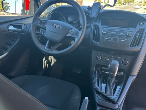 Used 2017 Ford Focus SE image 9