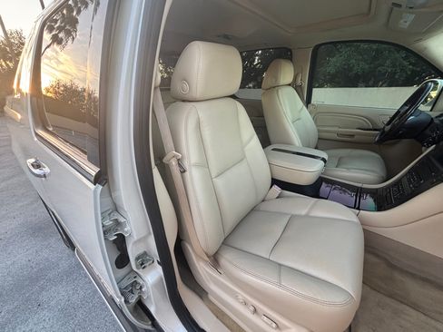 Used 2007 Cadillac Escalade EXT w/ Information Package AWD/4WD image 25
