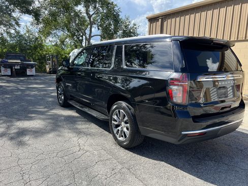Used 2021 Chevrolet Suburban LT image 8