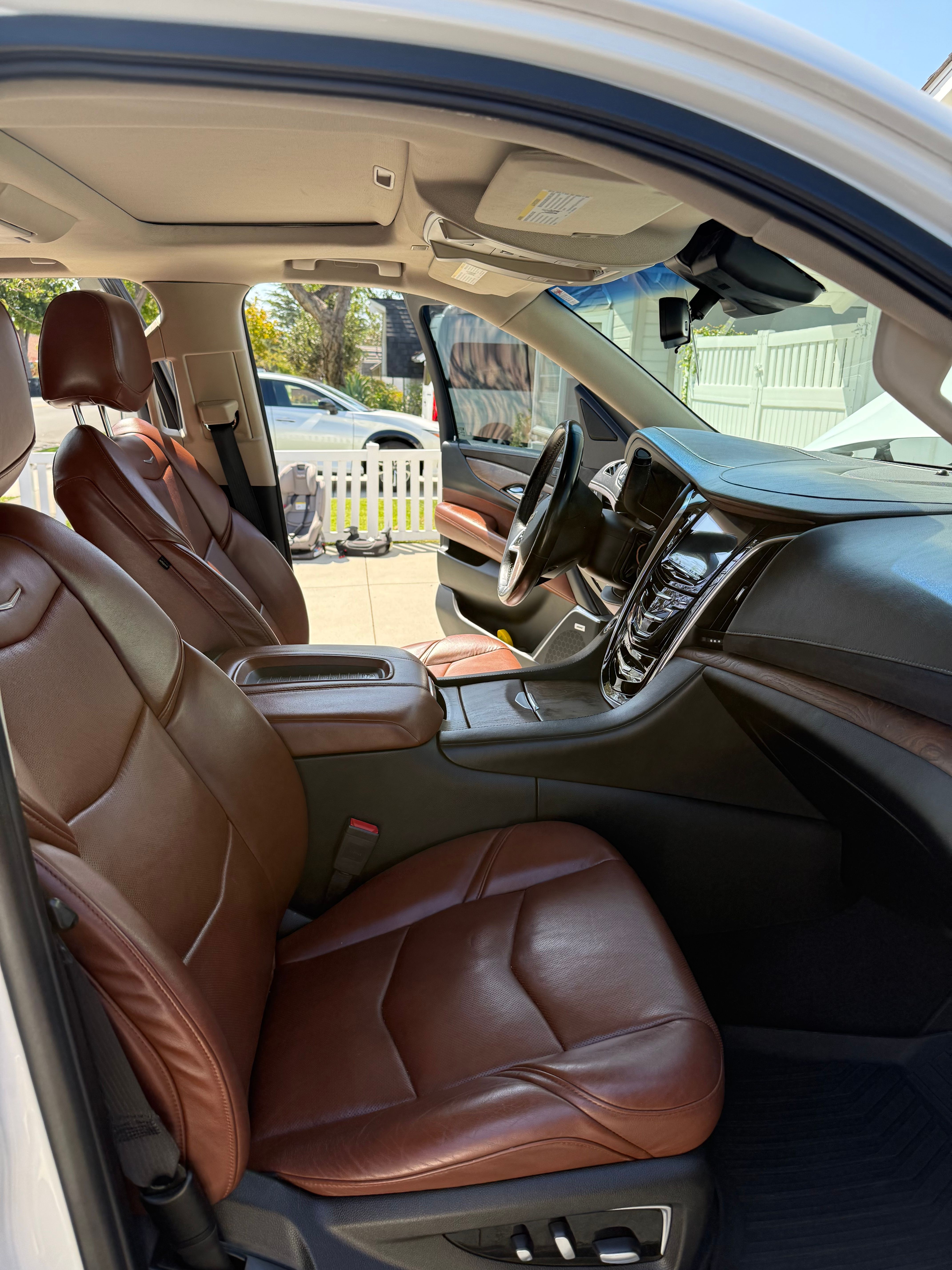 Used 2019 Cadillac Escalade ESV Premium Luxury AWD/4WD image 8