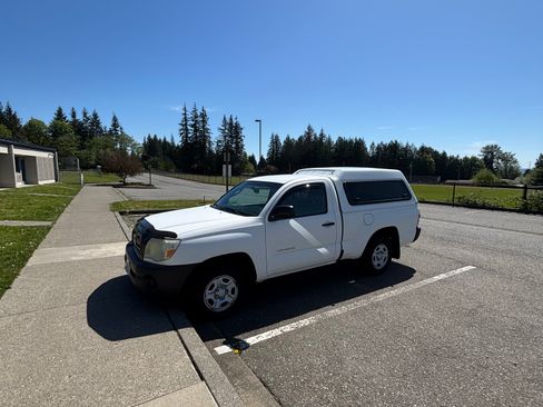 Used 2009 Toyota Tacoma 2WD Regular Cab image 2