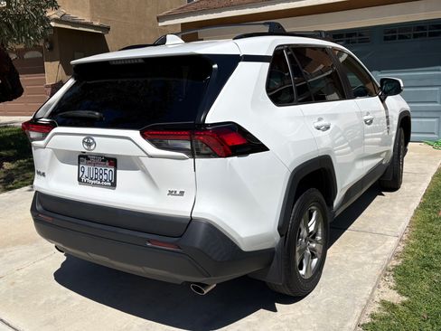 Used 2023 Toyota RAV4 XLE FWD image 9