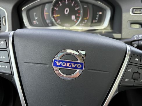 Used 2018 Volvo V60 T5 Dynamic image 13