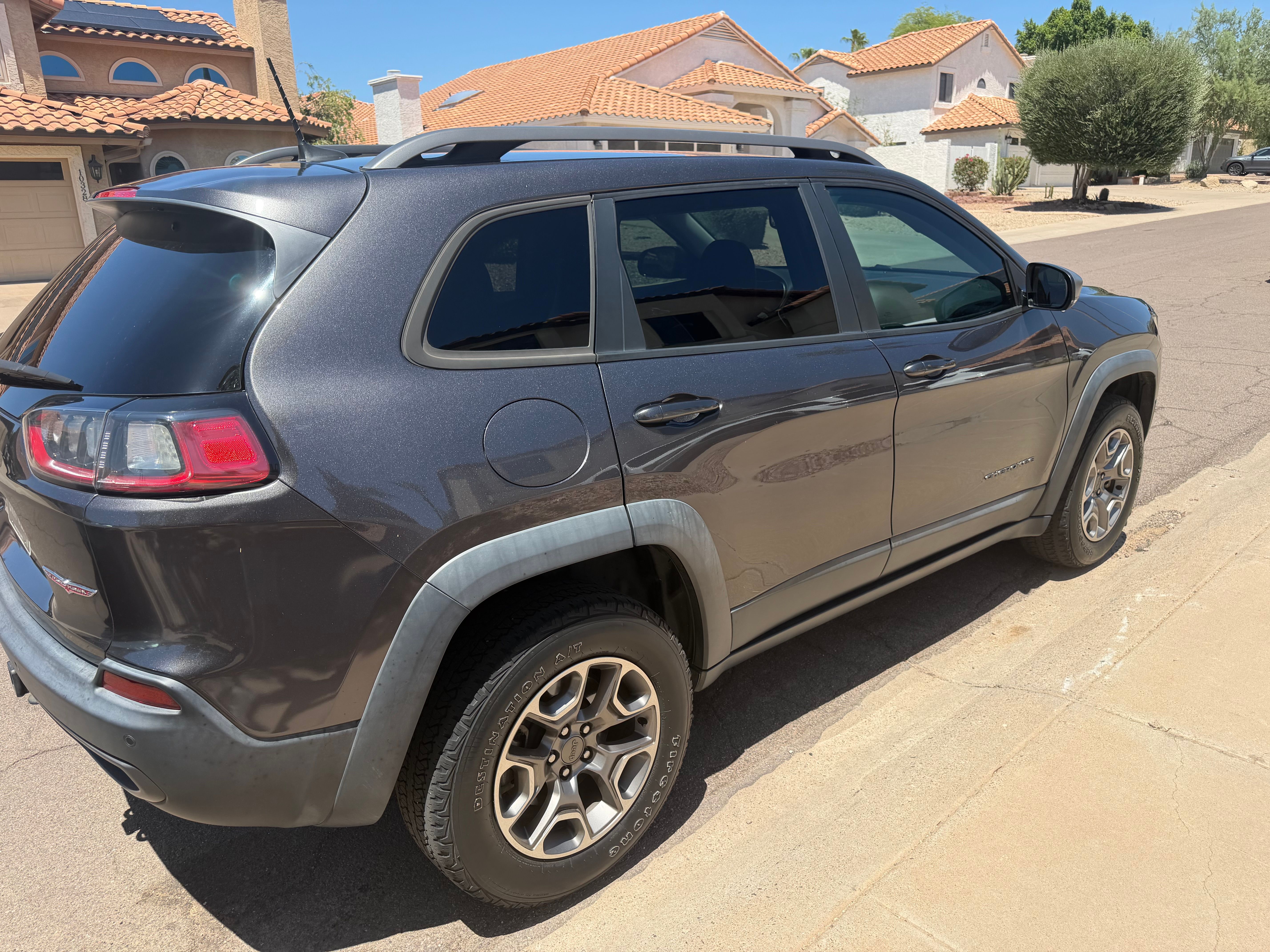 Used 2020 Jeep Cherokee Trailhawk w/ Comfort/Convenience Group AWD/4WD image 5