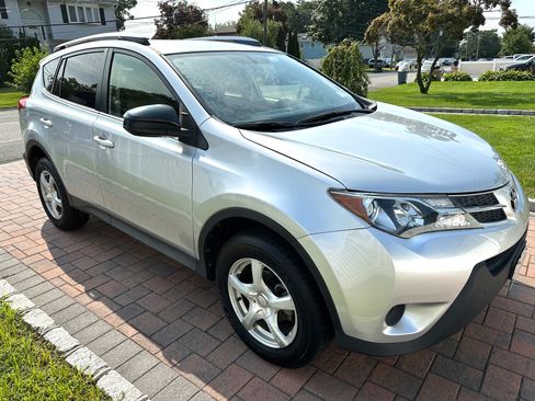 Used 2013 Toyota RAV4 LE AWD/4WD image 1