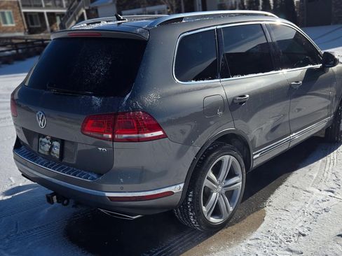 Used 2016 Volkswagen Touareg Sport image 5