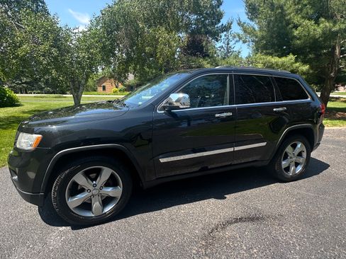 Used 2011 Jeep Grand Cherokee Limited AWD/4WD image 8
