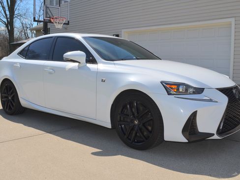 Used 2018 Lexus IS 300 F Sport w/ F Sport Package image 9