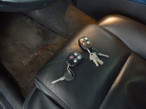 Used 2005 Chevrolet SSR w/ Preferred Equipment Group RWD image 12