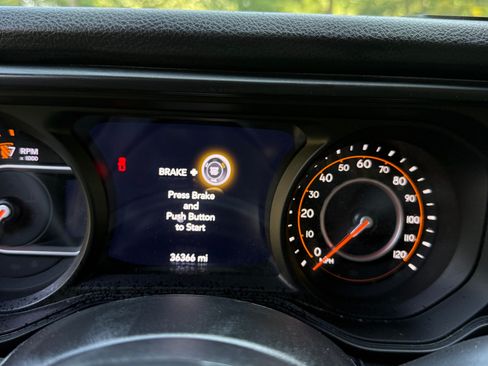 Used 2024 Jeep Gladiator Sport AWD/4WD image 10