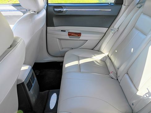 Used 2005 Chrysler 300 Touring image 5