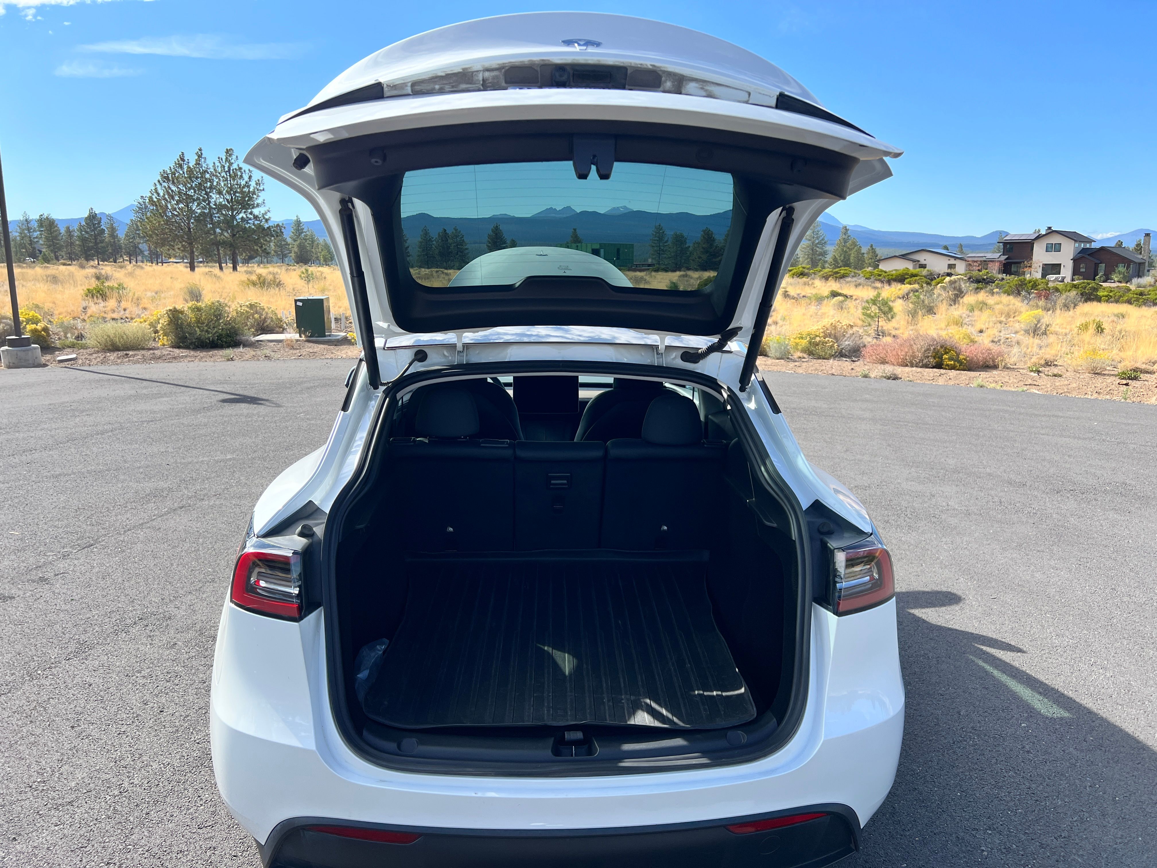 Used 2024 Tesla Model Y Long Range AWD/4WD image 9