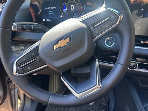 Used 2026 Chevrolet Equinox LT image 11