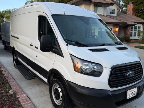 Used 2019 Ford Transit 250 148 Medium Roof image 4