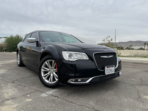 Used 2016 Chrysler 300 C image 2