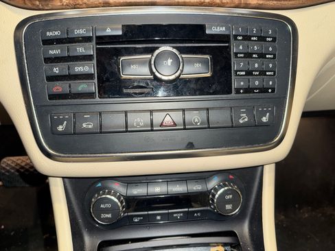 Used 2015 Mercedes-Benz GLA 250 4MATIC image 10