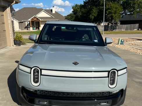 Used 2022 Rivian R1T Adventure AWD/4WD image 4