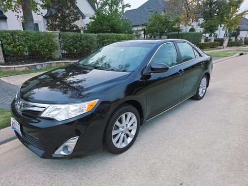 Used 2012 Toyota Camry XLE image 5