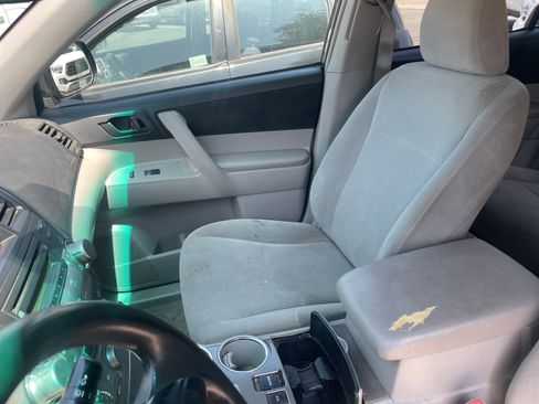 Used 2010 Toyota Highlander 2WD image 11