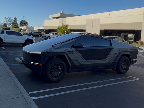Used 2024 Tesla Cybertruck AWD Crew Cab image 12
