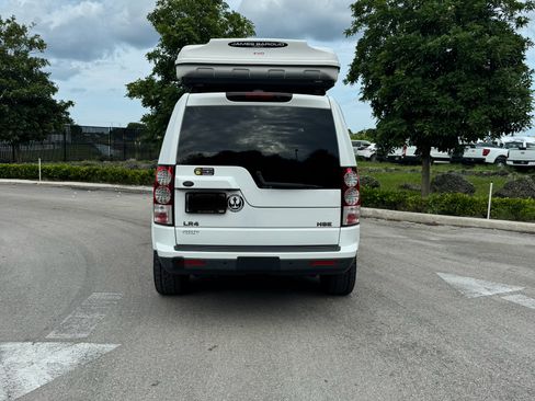 Used 2011 Land Rover LR4 HSE image 4