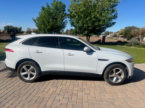 Used 2018 Jaguar F-PACE Premium image 1