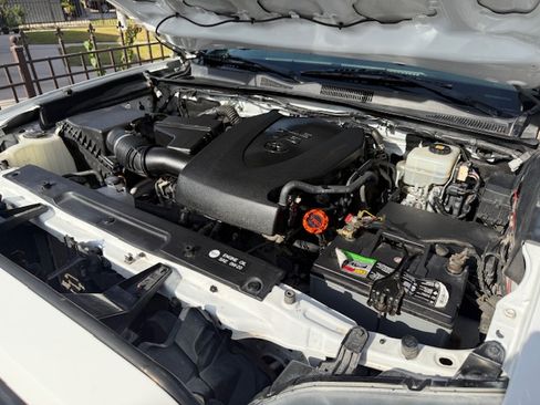 Used 2019 Toyota Tacoma TRD Off-Road image 5