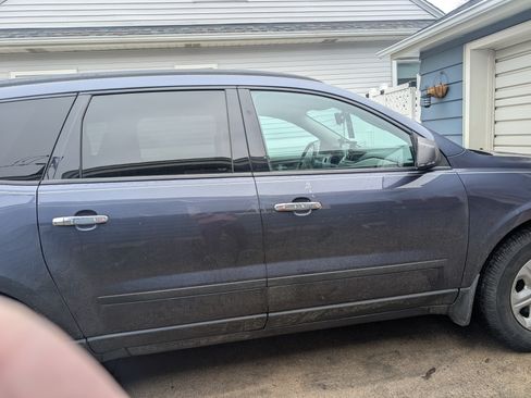 Used 2014 Chevrolet Traverse LS image 2