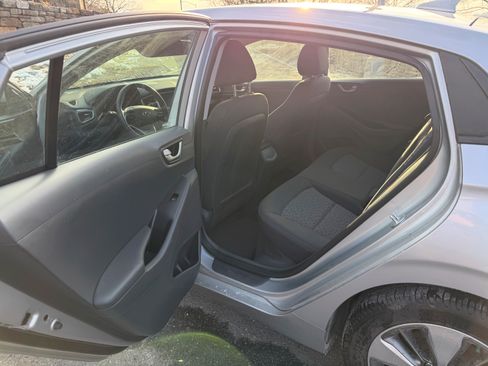 Used 2019 Hyundai Ioniq Plug-In Hybrid image 14