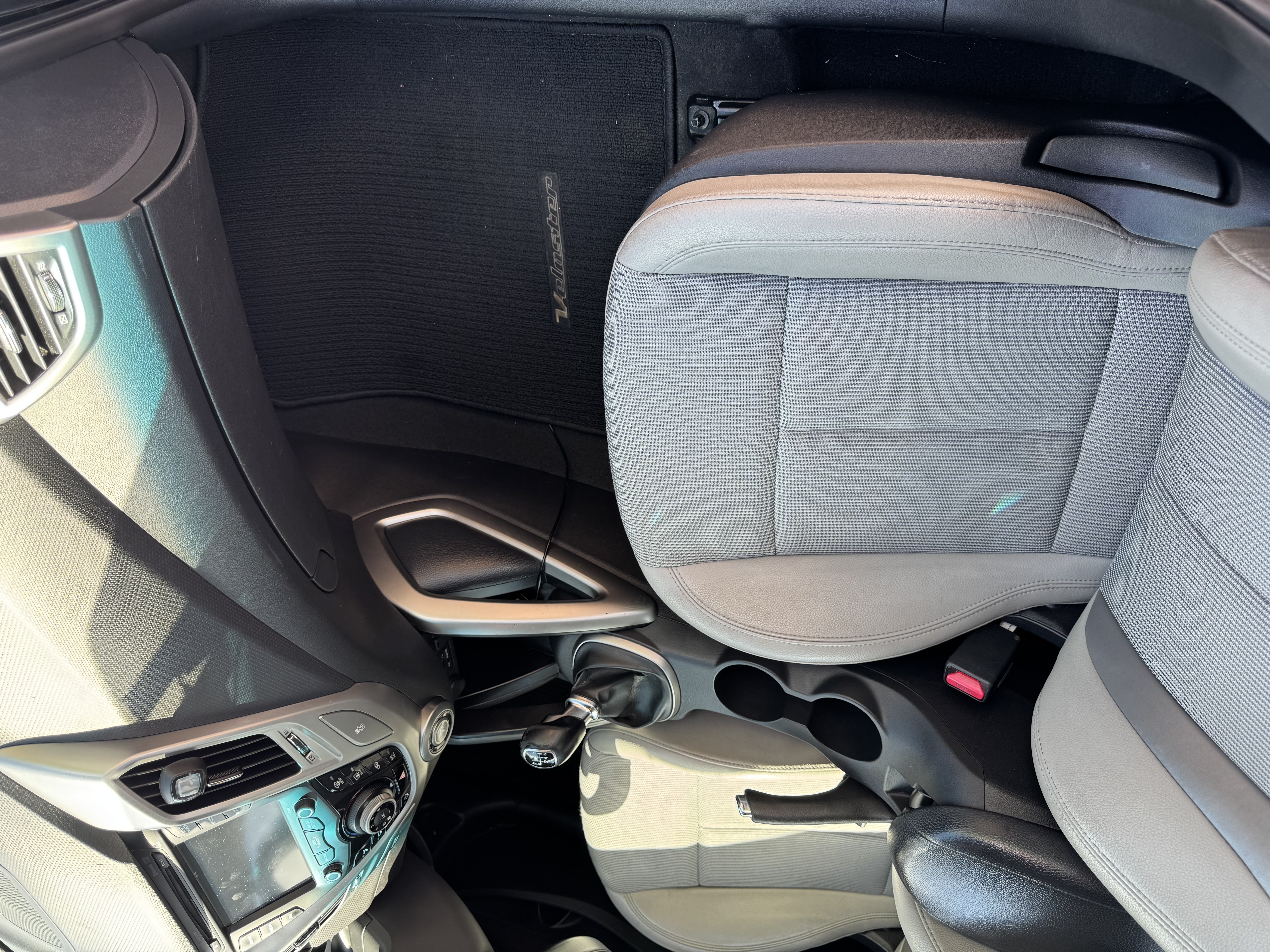 Used 2013 Hyundai Veloster w/ Style Pkg FWD image 8