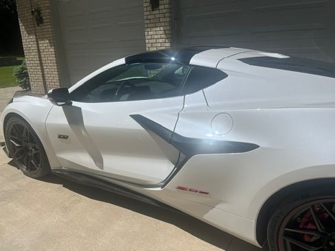 Used 2023 Chevrolet Corvette Z06 w/ Z07 Performance Package RWD image 10