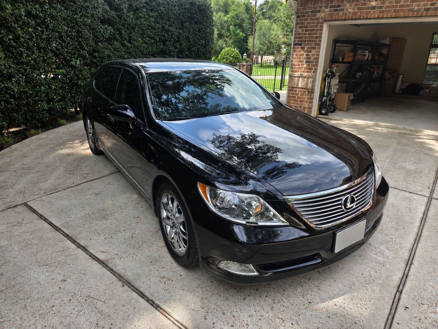 Used 2007 Lexus LS 460 L w/ Luxury Pkg RWD image 1
