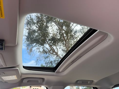 Used 2024 Ford Maverick Lariat image 9