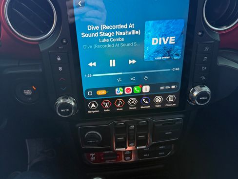 Used 2021 Jeep Gladiator Rubicon w/ Safety Group image 9