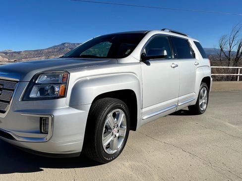 Used 2017 GMC Terrain Denali image 2