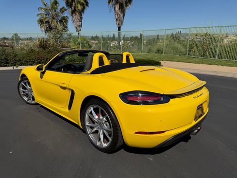 Used 2017 Porsche 718 Boxster S image 8