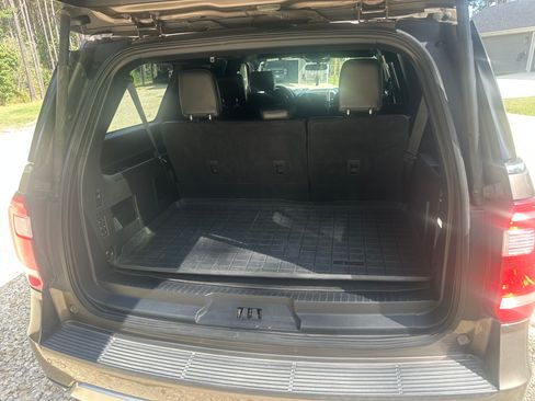 Used 2018 Ford Expedition Max XLT w/ Equipment Group 202A image 6