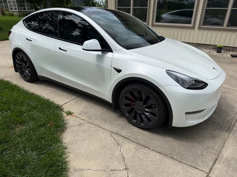 Used 2023 Tesla Model Y Performance AWD/4WD image 4