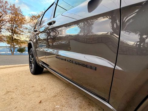 Used 2021 Jeep Grand Cherokee Laredo X image 9