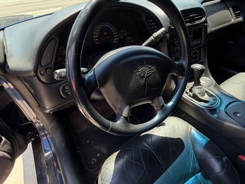 Used 2000 Chevrolet Corvette Coupe RWD image 15