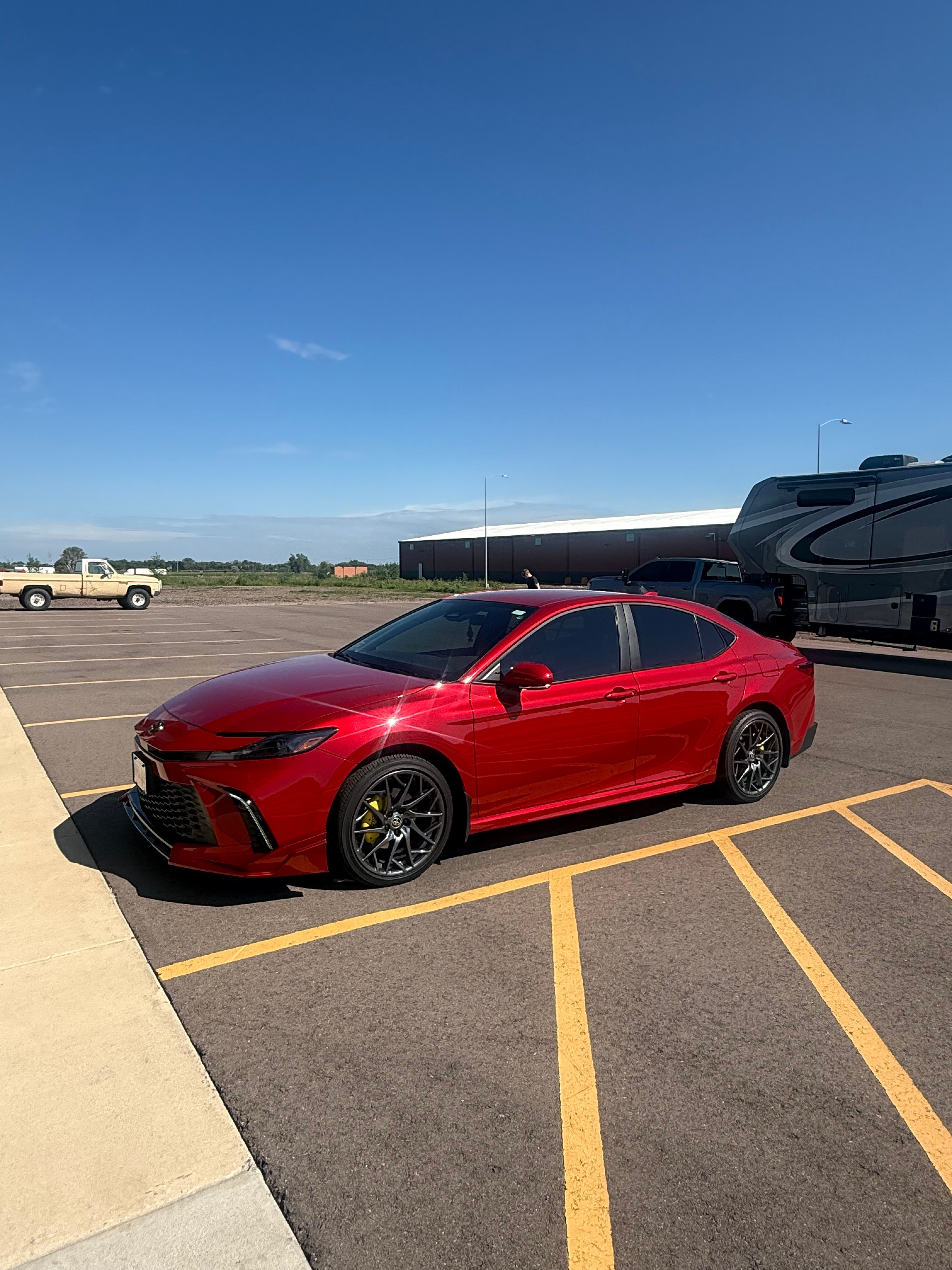 Used 2025 Toyota Camry Hybrid AWD/4WD image 13