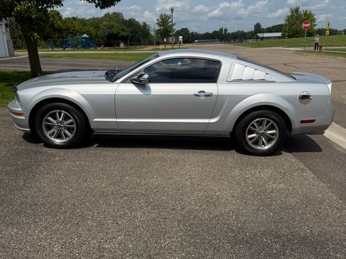 Used 2005 Ford Mustang Premium image 1