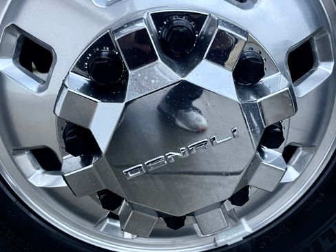 Used 2024 GMC Sierra 3500 Denali Ultimate image 18