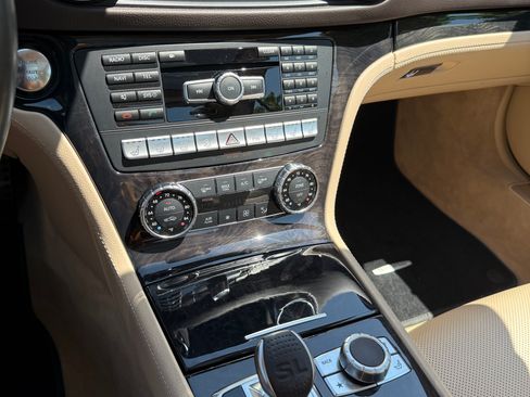 Used 2013 Mercedes-Benz SL 550 image 16