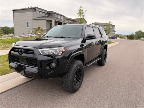 Used 2020 Toyota 4Runner TRD Off-Road Premium w/ Moonroof Package AWD/4WD image 4
