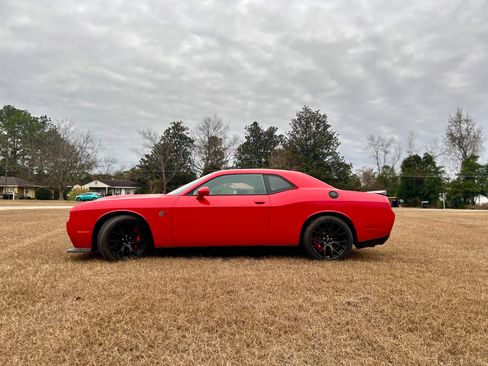 Used 2015 Dodge Challenger SRT Hellcat image 4
