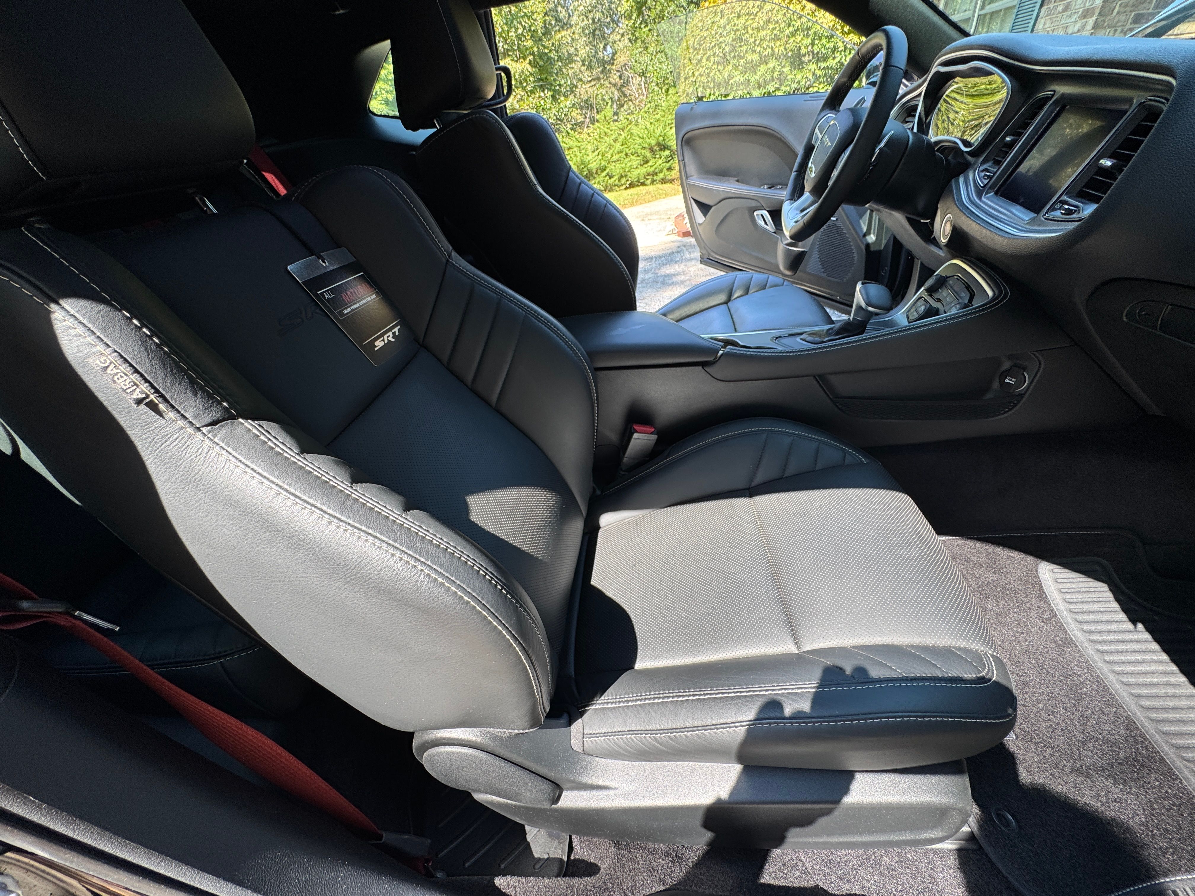 Used 2018 Dodge Challenger SRT RWD image 28