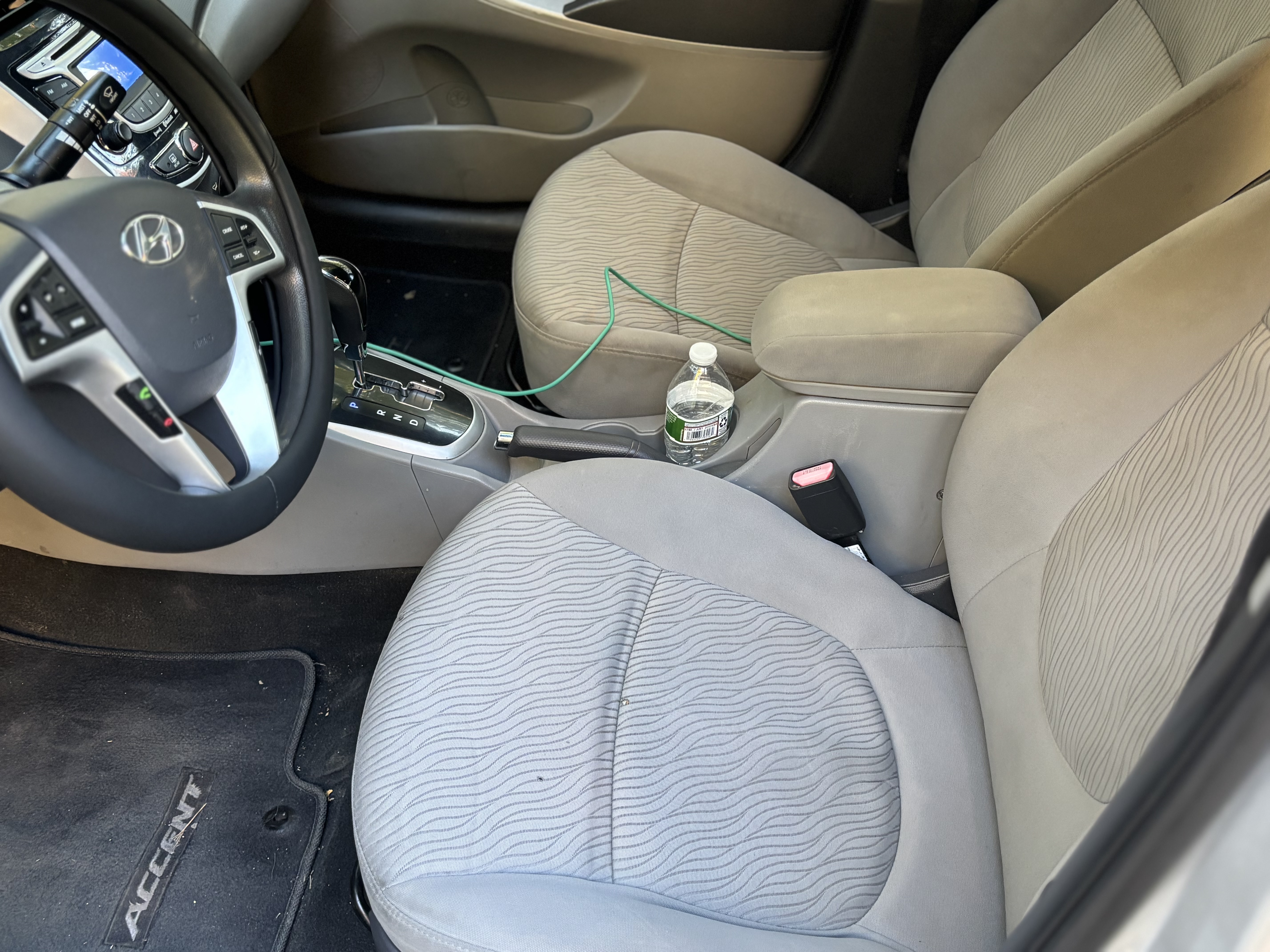 Used 2013 Hyundai Accent GLS w/ Premium Pkg FWD image 12