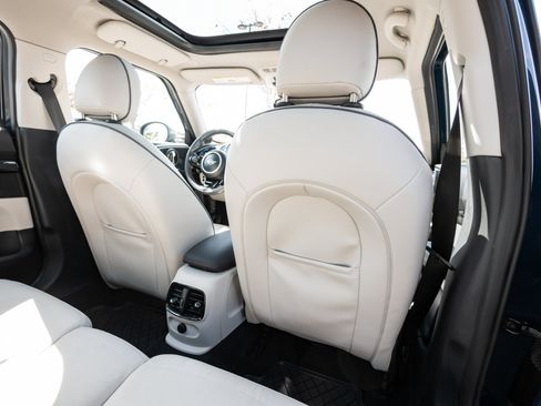 Used 2019 MINI Cooper Clubman S image 16